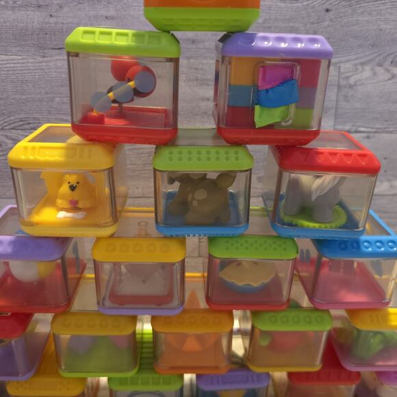 Set of 27 Fisher Price Peek a Boo Building Blocks Sensory Cubes lot Vintage - Picture 9 of 10
